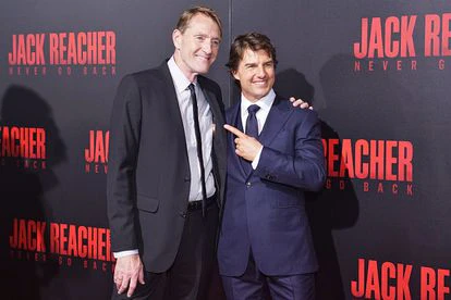 Lee Child con Tom Cruise en Luisiana en 2016,  en la presentación de la película 'Nunca mires atrás'. Es una de las dos en adaptaciones en las que el actor interpreta a Jack Reacher.