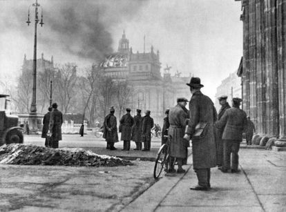 El edificio del Reichstag en la mañana del 28 de febrero de 1933.