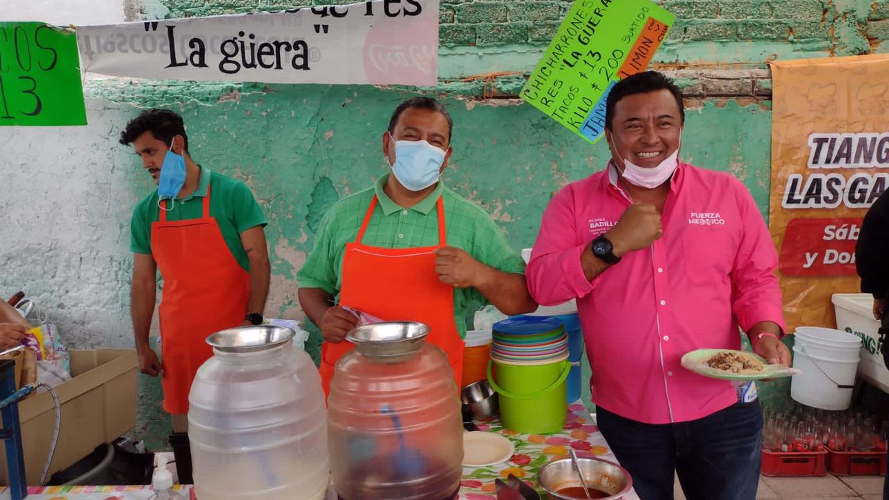 Ricardo Badillo se compromete a repavimentar calles en Loma Alta