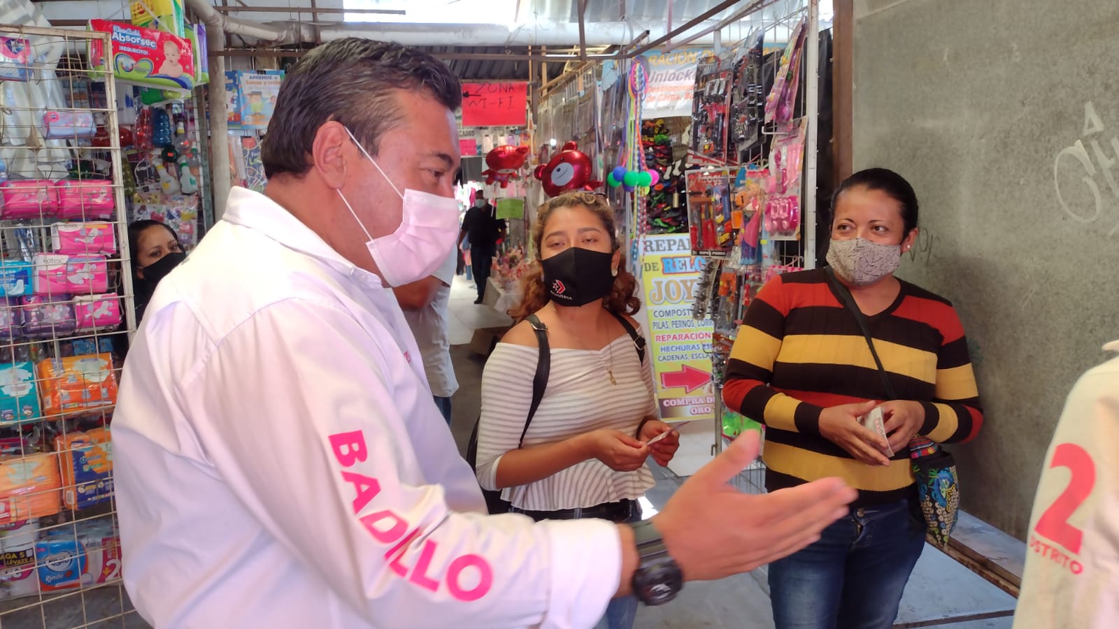 Ricardo Badillo visita Tianguis 5 de Mayo y ofrece apoyo a los Comerciantes