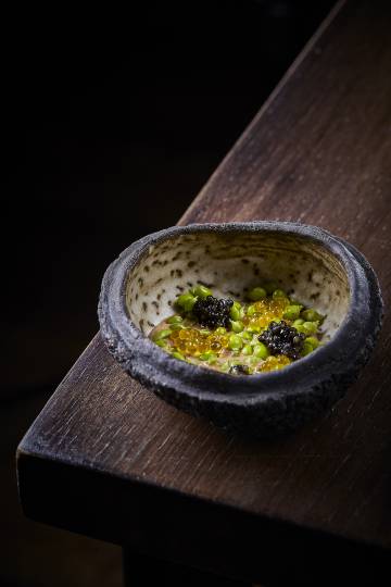 'Toffe' de guisantes con caviar, plato de El Invernadero. 