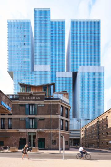 Vista del rascacielos triple De Rotterdam, un diseño del arquitecto Rem Koolhaas completado en 2013 en la ciudad de Róterdam.