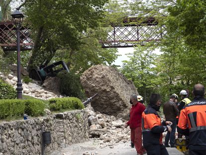 Vista del muro que se ha derrumbado este miércoles en el acceso peatonal a las Casas Colgadas de Cuenca.
