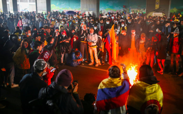 Sindicatos colombianos realizan marchas masivas; durante la noche, violencia empeora en Bogotá | Videos