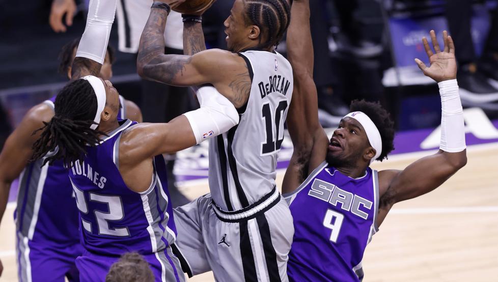 Un gran estirón final de los Spurs les da la victoria contra los Kings