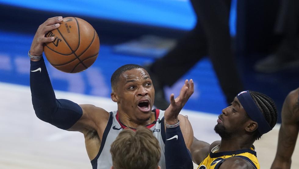 Washington hunde a Indiana en la prórroga en la noche de Westbrook