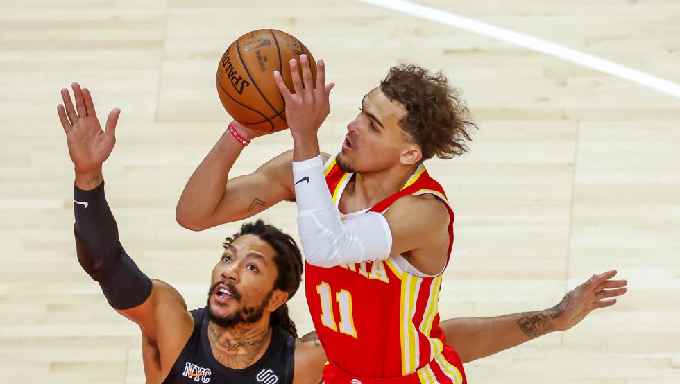 Young da ventaja a los Hawks después del escupitajo en Nueva York