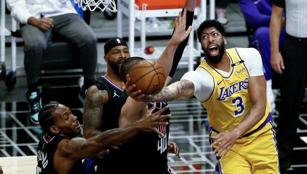 ¡Alarma AD! Un susto con la espalda llena la enfermería de los Lakers