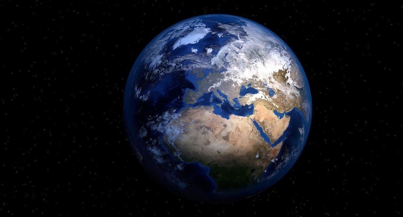 ¿A qué velocidad gira la Tierra sobre su propio eje?