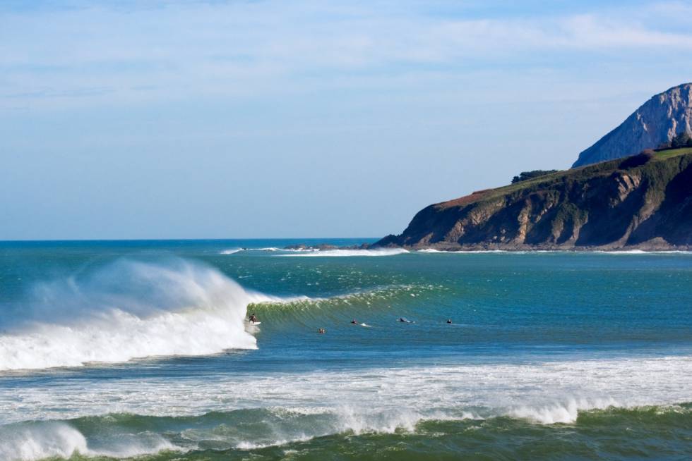 La ola de Mundaka, en la costa de Bizkaia, está considerada una de las mejores izquierdas de Europa.