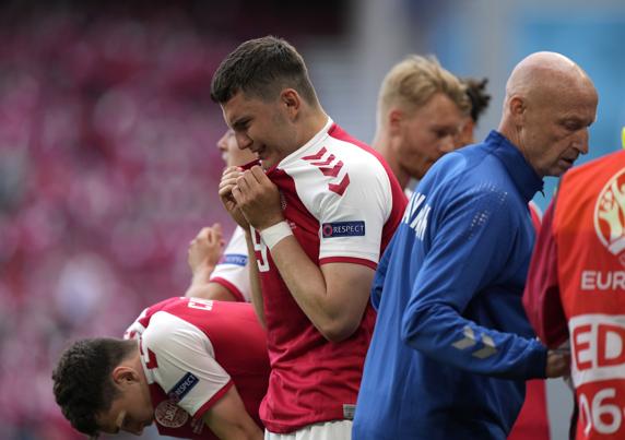 Jonas Wind, futbolista del Copenhague, rompió a llorar en el campo