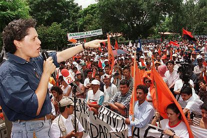 Dora María Téllez, durante un acto político en Managua, en 1999.