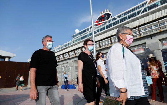 Los CDC recomienda que sólo turistas con vacunación completa viajen en cruceros