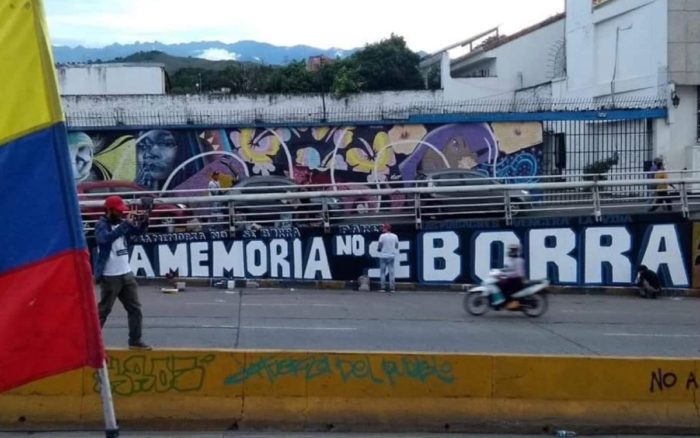 En Colombia usan los muros para denunciar al gobierno… y los borran