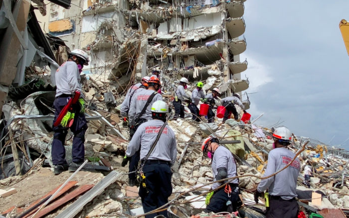 Existían advertencias de daño estructural desde tres años antes del derrumbe de edificio en Florida: NYT