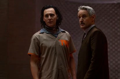 Tom Hiddleston y Owen Wilson en la serie 'Loki'.