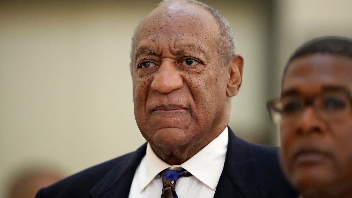 Corte revierte la condena a Bill Cosby tras acusación de agresión sexual