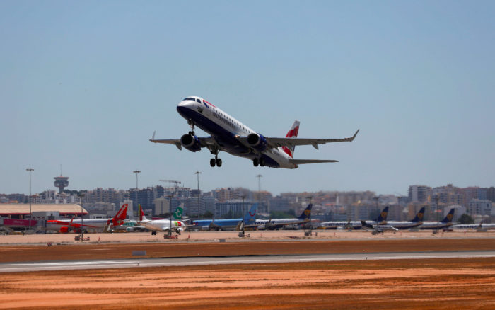 Aerolíneas piden a Reino Unido y a EU que levanten restricciones a los viajes transatlánticos