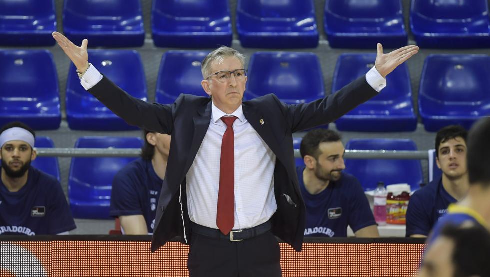 El Obradoiro renueva al técnico Moncho Fernández hasta 2023