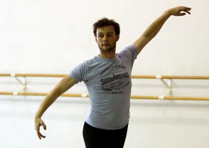Liam Scarlett ensaya una coreografía en Miami, el 14 de agosto de 2012.