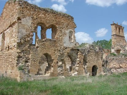 Restos del convento de Santa María de Óvila, en Trillo (Guadalaraja).