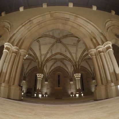 Interior de la iglesia del convento de Santa María de Óvila, en la abadía de New Clairvaux (California).