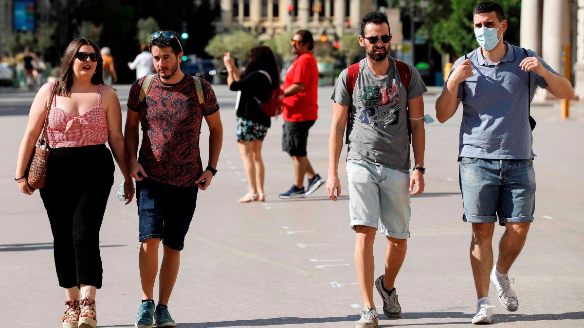 España se libera del uso del cubrebocas tras 401 días