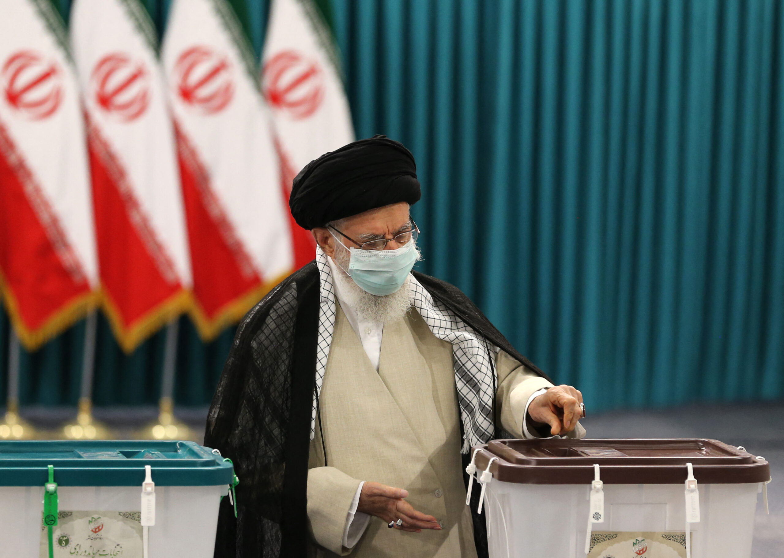 Irán vota en unas elecciones presidenciales dominadas por los conservadores y bajo la sombra de la covid