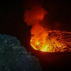 Este era el aspecto del cráter del Nyiragongo, uno de los volcanes más activos del mundo, antes de su última erupción. En 2002, durante su penúltima erupción, la lava arrasó hasta una quinta parte de la ciudad de Goma, destrozando las casas de más de 120.000 personas. Además, al menos 250 personas