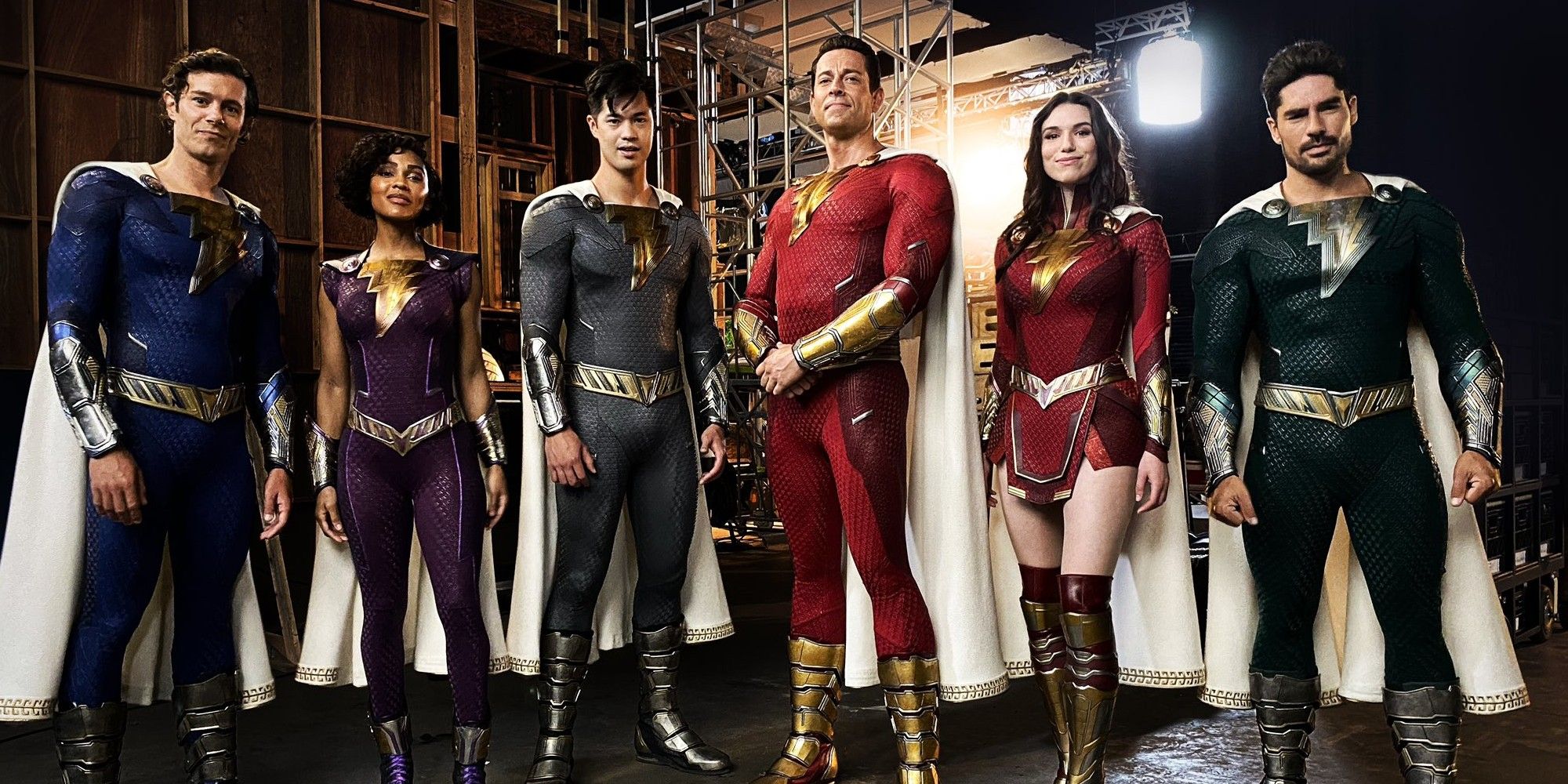 La primera imagen oficial de Shazam 2 revela los 6 trajes de superhéroe rediseñados