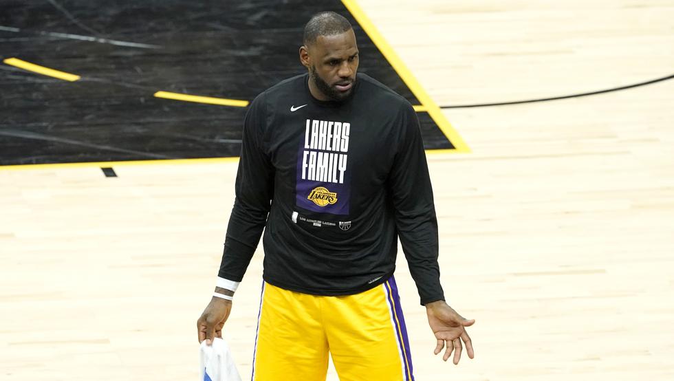 LeBron James, durante la eliminatoria de primera ronda de los playoffs 2021 entre Los Angeles Lakers y los Phoenix Suns.