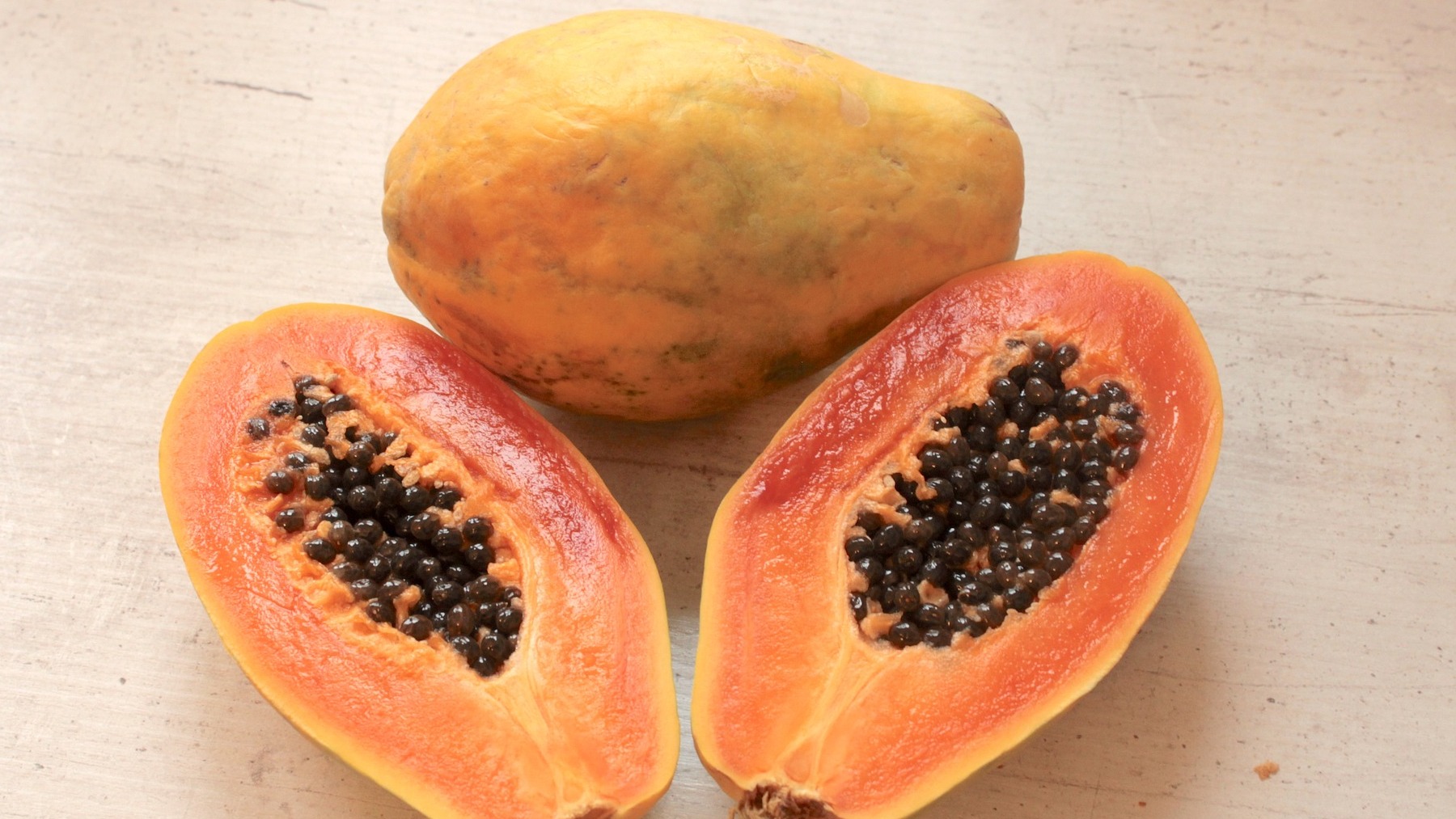 Luce una piel estupenda en verano añadiendo estas frutas a tu dieta