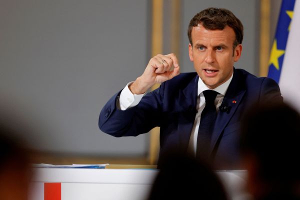 Macron dice que los países del G7 deberían trabajar juntos para abordar el contenido tóxico en línea