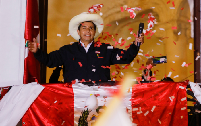 Pedro Castillo lidera las elecciones de Perú con 100% de las actas procesadas