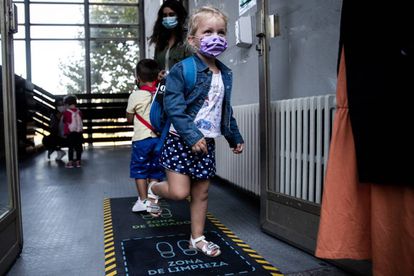 Entrada al CEIP Lopez Ferreiro de Santiago de Compostela este curso.