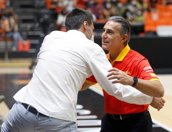 Scariolo estuvo presente en el homenaje a 'El Santo'.