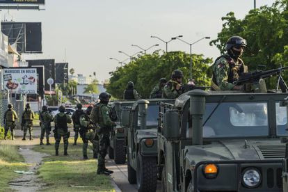 Militares en la zona Tres Río de Culiacán, tras el fallido operativo para detener a Ovidio Guzmán. 