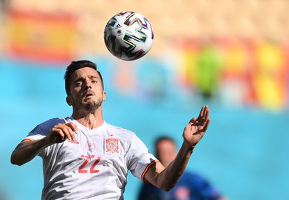 Sarabia controla un balón contra Eslovaquia.