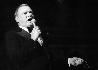 Frank Sinatra interpreta 'My Way' en un concierto en Israel, en 1976.