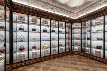 Bolsos catalogados en los archivos de Gucci en Florencia.