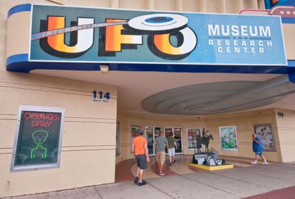 Fachada del International UFO Museum and Research Center en Roswell.