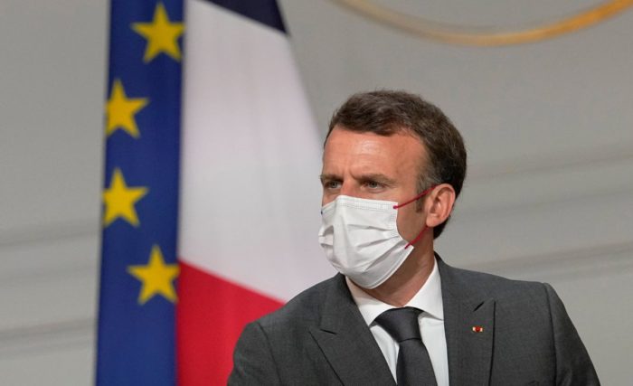 Macron anuncia que franceses recibirán una tercera dosis de vacuna anti Covid-19 en septiembre