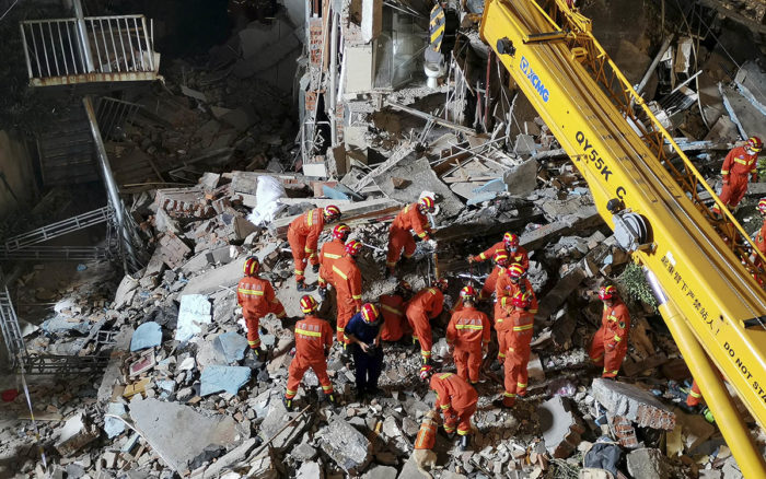 Derrumbe de un hotel en China deja 17 muertos; finalizan las tareas de rescate