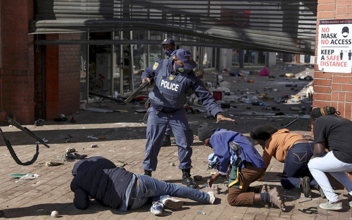 Sudáfrica: Suman 72 los muertos en los disturbios por el encarcelamiento del expresidente Jacob Zuma