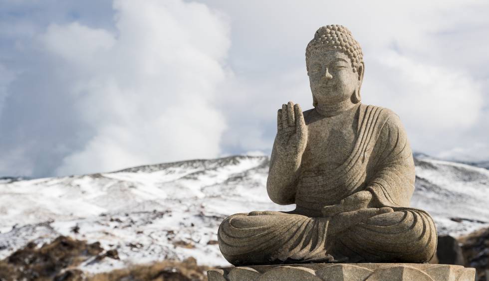 Una estatua de Buda en la zona del monte Aso (1.592 metros), en Kyushu (Japón).