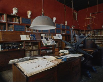 Biblioteca privada de Mariano Fortuny en el palacio gótico Pesaro degli Orfei, Venecia.