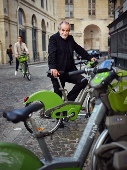 Carlos Moreno es uno de los artífices,  junto a la alcaldesa Hidalgo, del París de las bicicletas.