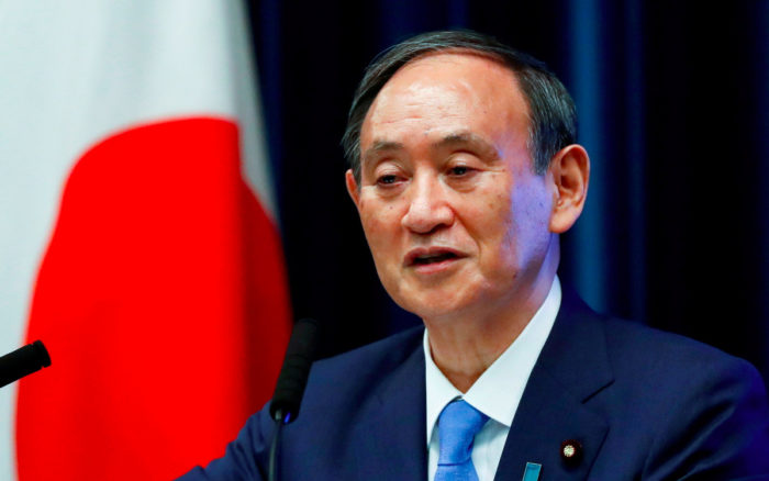 Primer ministro japonés, sin respaldo a medida que casos de Covid ensombrecen JO