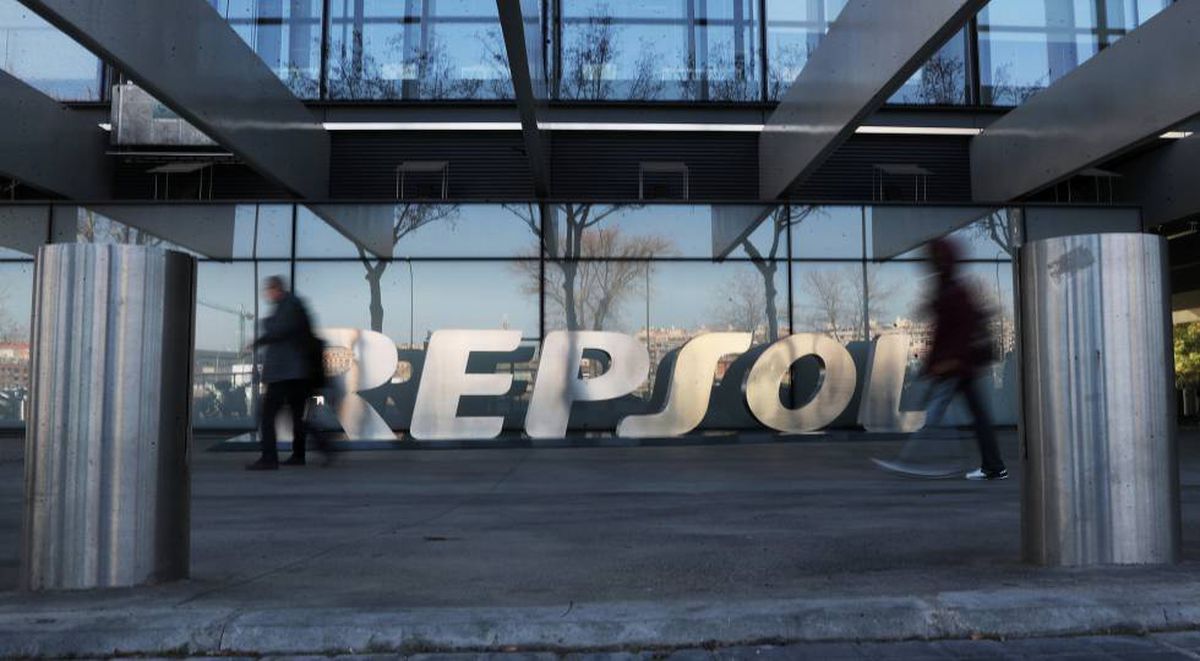 Repsol y CaixaBank niegan irregularidades en las contrataciones del ‘caso Villarejo’