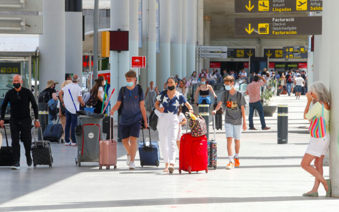 Alemania endurece las normas para viajeros ante temores por el virus